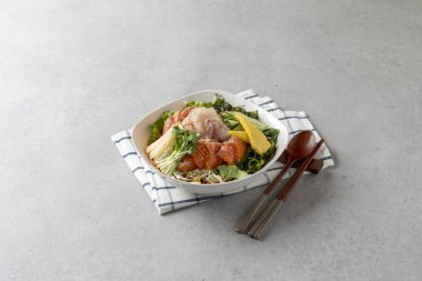 Japon yemeği, sashimi, sushi, yassı balık, somon, ıstakoz, buharda pişmiş, soğuk çiğ balık, kaya balığı, podari, sekko-si,