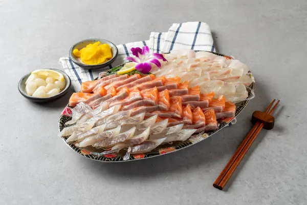 Japon yemeği, sashimi, sushi, yassı balık, somon, ıstakoz, buharda pişmiş, soğuk çiğ balık, kaya balığı, podari, sekko-si,