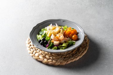 Patates, pastırma, panini, karides, salata, jambon, peynir, ciabata, yumurtalı tart, kek, hamburger, biftek, buz, latte, limon,,