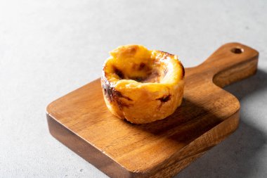 Patates, pastırma, panini, karides, salata, jambon, peynir, ciabata, yumurtalı tart, kek, hamburger, biftek, buz, latte, limon,,