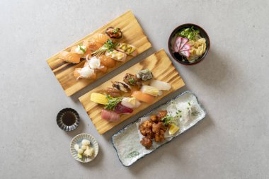 Japon yemeği, sashimi, sushi, et, beslenme çantası, el yapımı, karagage, udon, somon, bembeyaz, kanat çırpılmış biftek.