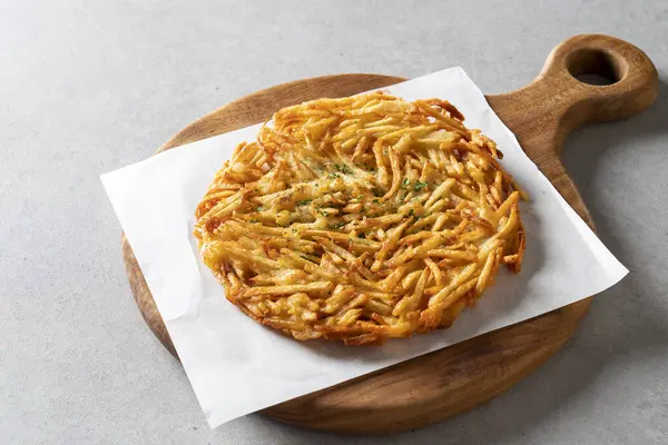 Balık köftesi çorbası, tteokbokki, baharatlı patates gözlemesi, kırmızı biber, patates, uçan balık yumurtası, pirinç köftesi, ton balığı, mayonez, tavuk.