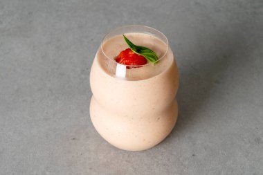 El yapımı, füme somon, sandviç, tavuk göğsü, roka, yumurta, pastırma, burrata, domates, salata, kahve, fesleğen, smoothie