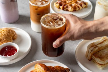 Kruvasan, kafe, sade, croiffle, kaya tostu, americano, kahve, latte, sade şeker, mor tatlı patates,