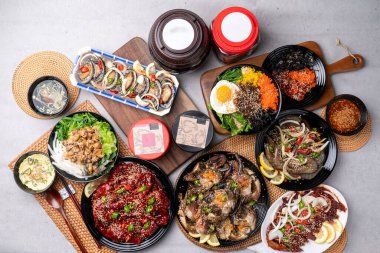 kemiksiz, terbiye edilmiş, bibibiye edilmiş, bibibimbap, menü, Kore yemeği, soya sosu, marine edilmiş, karides sosu, istiridye, deniz ürünleri, meze