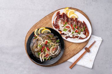 kemiksiz, terbiye edilmiş, bibibiye edilmiş, bibibimbap, menü, Kore yemeği, soya sosu, marine edilmiş, karides sosu, istiridye, deniz ürünleri, meze