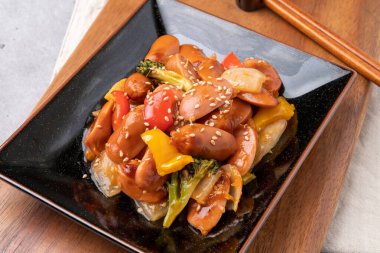 Kore yemeği, lahana, jeotjeori, kimchi, baharat, meze, japchae, sosis, sebze, kızartma, havuç.