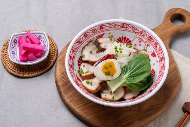 Tayland usulü, kızarmış pilav, pad thai, kung, karides, Tom yum goong, kram, bupadpongkuri, domuz, pilav üzerine pilav, kızarmış yumurta, sığır eti, pirinç eriştesi, poda bak, Udon tani, kuwei, tai fox neadeng
