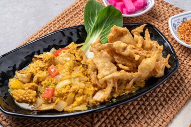 Tayland usulü, kızarmış pilav, pad thai, kung, karides, Tom yum goong, kram, bupadpongkuri, domuz, pilav üzerine pilav, kızarmış yumurta, sığır eti, pirinç eriştesi, poda bak, Udon tani, kuwei, tai fox neadeng