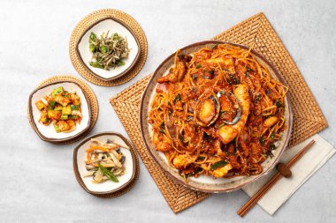 Kore yemeği, deniz ürünleri, agu, jim, tam kaburga, çorba, kimchi, spam, hamur köftesi, et, istiridye, kalguksu, deniz kestanesi yumurtası, meze, gelenek