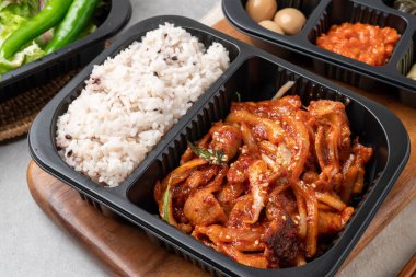 Kore yemeği, kimçi, yahni, öğle yemeği, kızarmış domuz, bulgogi, meze, tofu, domuz göbeği, marul, kaburga, soğuk erişte, bıldırcın yumurtası, perilla yaprağı, pirinç, sarımsak, salatalık,