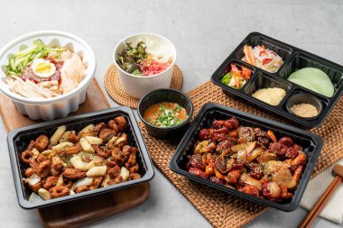 Kore yemeği, işkembe, baharat, makchang, teriyaki, meze, soğuk erişte, fasulye tozu, marul, salamura, sos, biber.