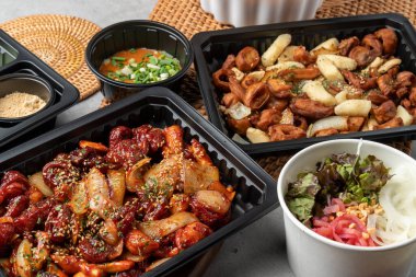 Kore yemeği, işkembe, baharat, makchang, teriyaki, meze, soğuk erişte, fasulye tozu, marul, salamura, sos, biber.