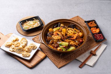 Chinese food, mala xiangguo, malatang, pheasant roe, fish meat, jisamsun, pork, fried food, fried eggs, tomatoes, fragrant shrimp, sweet and sour pork clipart
