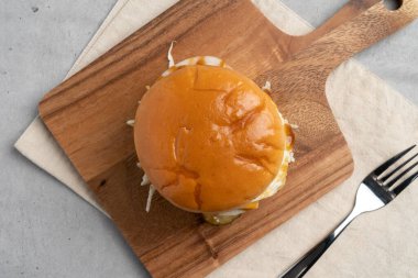 Hamburger, takoyaki, jambon, kaburga, tavuk, kola, fan eti, sığır eti, sebze, kimçi, turşu, ekmek