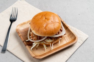 Hamburger, takoyaki, jambon, kaburga, tavuk, kola, fan eti, sığır eti, sebze, kimçi, turşu, ekmek