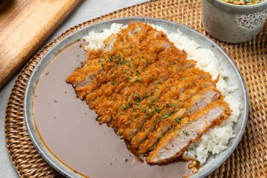 Domuz pirzolası, donkatsu, mini, udon, peynir pirzolası, yumikatsu, tomahawk, katsu, köri, soba, set, Japonca, sos,