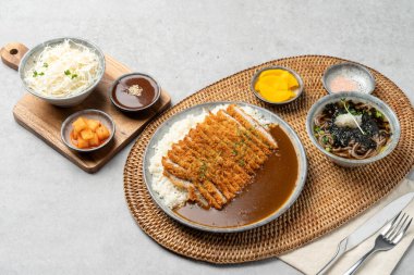 Domuz pirzolası, donkatsu, mini, udon, peynir pirzolası, yumikatsu, tomahawk, katsu, köri, soba, set, Japonca, sos,