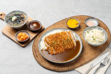 Domuz pirzolası, donkatsu, mini, udon, peynir pirzolası, yumikatsu, tomahawk, katsu, köri, soba, set, Japonca, sos,