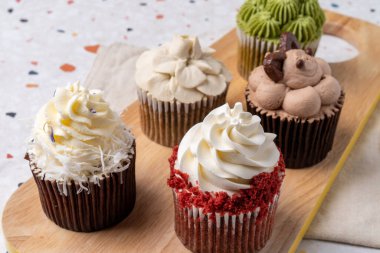 Vanilya, kibrit, çikolata, siyah susam, kırmızı kadife, şifon, kek, bitkisel çay, limon, greyfurt, moda meyvesi, süt çayı, patates ekmeği, tatlı patates ekmeği, smoothie, çilek