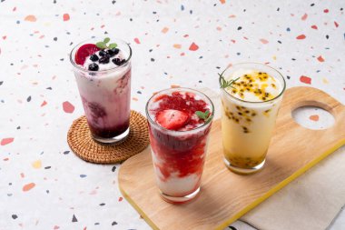 Vanilya, kibrit, çikolata, siyah susam, kırmızı kadife, şifon, kek, bitkisel çay, limon, greyfurt, moda meyvesi, süt çayı, patates ekmeği, tatlı patates ekmeği, smoothie, çilek