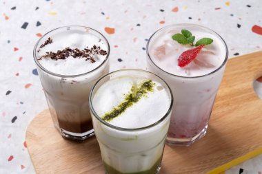 Vanilya, kibrit, çikolata, siyah susam, kırmızı kadife, şifon, kek, bitkisel çay, limon, greyfurt, moda meyvesi, süt çayı, patates ekmeği, tatlı patates ekmeği, smoothie, çilek