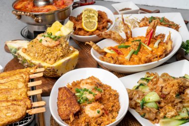 Tayland yemeği, Pad bkz. Yukkung, ananas, kızarmış pirinç, köri, Pad thai kung, Tom Yukkung, limon, tavuk, naiorang, samuray, Pad thai,