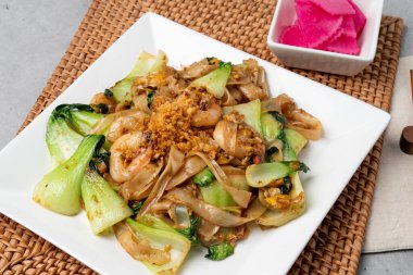 Tayland yemeği, Pad bkz. Yukkung, ananas, kızarmış pirinç, köri, Pad thai kung, Tom Yukkung, limon, tavuk, naiorang, samuray, Pad thai,