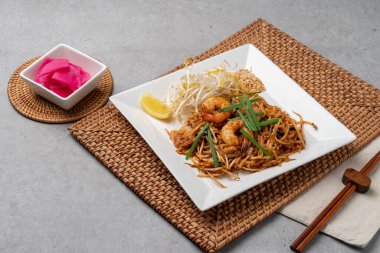 Tayland yemeği, Pad bkz. Yukkung, ananas, kızarmış pirinç, köri, Pad thai kung, Tom Yukkung, limon, tavuk, naiorang, samuray, Pad thai,