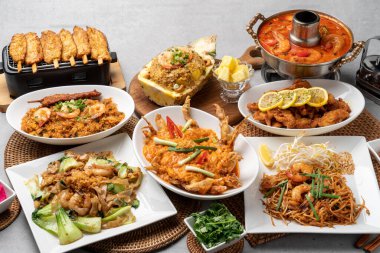 Tayland yemeği, Pad bkz. Yukkung, ananas, kızarmış pirinç, köri, Pad thai kung, Tom Yukkung, limon, tavuk, naiorang, samuray, Pad thai,