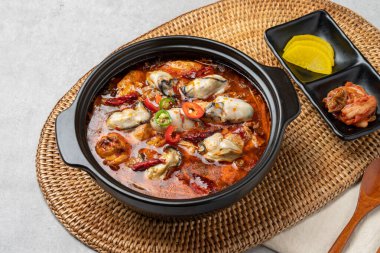 Kore yemeği, beslenme, bibimbap, taş kap, istiridye tavuk çorbası, istiridye pilavı, mara istiridye tavuğu, haşlanmış Sorongpo, Gwangtangpo, Chashoyuk Rice, Hongsho Yuk Rice, soya sosu, yumurta, kızarmış pirinç.,