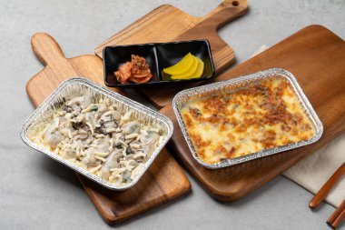 Kore yemeği, beslenme, bibimbap, taş kap, istiridye tavuk çorbası, istiridye pilavı, mara istiridye tavuğu, haşlanmış Sorongpo, Gwangtangpo, Chashoyuk Rice, Hongsho Yuk Rice, soya sosu, yumurta, kızarmış pirinç.,