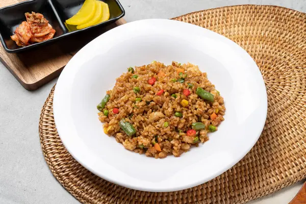 Kore yemeği, beslenme, bibimbap, taş kap, istiridye tavuk çorbası, istiridye pilavı, mara istiridye tavuğu, haşlanmış Sorongpo, Gwangtangpo, Chashoyuk Rice, Hongsho Yuk Rice, soya sosu, yumurta, kızarmış pirinç.,