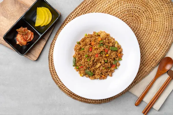 Kore yemeği, beslenme, bibimbap, taş kap, istiridye tavuk çorbası, istiridye pilavı, mara istiridye tavuğu, haşlanmış Sorongpo, Gwangtangpo, Chashoyuk Rice, Hongsho Yuk Rice, soya sosu, yumurta, kızarmış pirinç.,