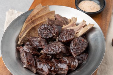 Soondae, Kore yemeği, abur cubur, baharatlı pirinç keki, kızarmış pirinç keki, tatlı balkabağı, sebze, yosun rulosu karides, kalamar, tatlı patates, sotteok, balık keki