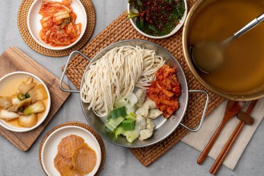 Samchi, fish, grilled, side dish, kimchi, perilla leaf, seasoned, beef, earthen pot, chopsticks, onion, soy sauce, wasabi, mackerel, flounder, Lim Yeonsoo, stew, pork belly, kalguksu, clipart