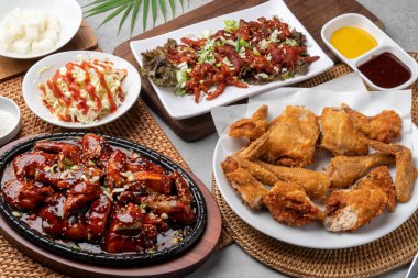 Kore yemeği, tavuk, barbekü, kızarmış, eski günler, tavuk, kemiksiz, tavuk ayağı, baharat, lahana, tuz, hardal, sos.