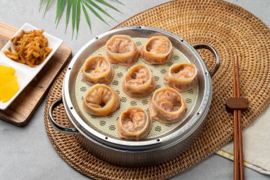 Kore yemeği, karides, et, mantı, kimchi, xiaolongbao, mapa tofu pilavı, pirzola, ahtapot, sıcak kap, meze, turp turşusu.