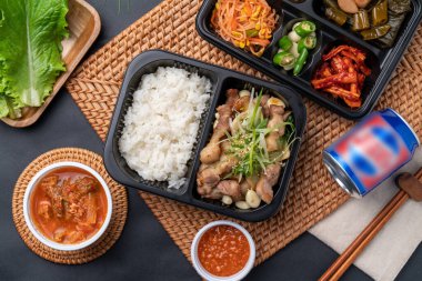 Korean food, Korean beef, beef sashimi, Handon, beef sashimi, raw pork belly, charcoal fire, seasoning, ribs, side dishes, galbitang, rice, kimchi, ssamjang, chili peppers, garlic, radish sprouts, lettuce clipart