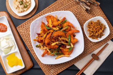 Karışık patlıcan, Çin yemeği, Guobaorou, Honam, karides, kızarmış yemek, meze, jachai, turp, soğan, biber.