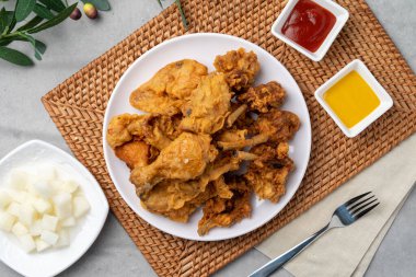 Kızarmış, tavuk, baharat, ördek, yarısı kızarmış, tavuk, Kore, hardal, sos, turp, soya sosu, sarımsak.,