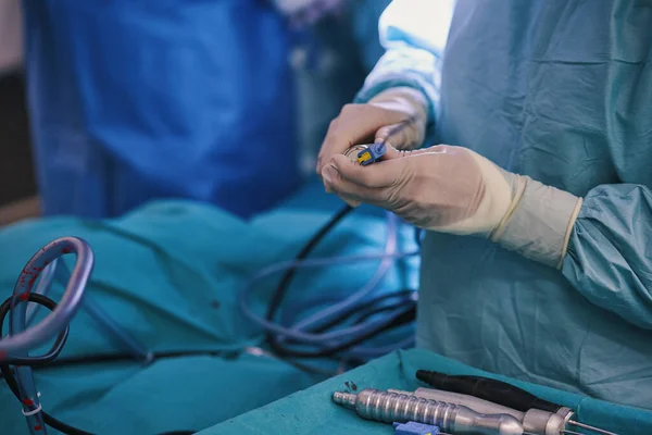 整形手术吸脂术中手术室的结扎器 — 图库照片