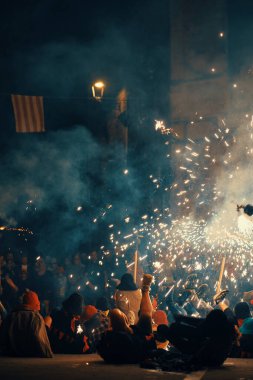Havai fişekler ve fişeklerle dolu popüler bir festival