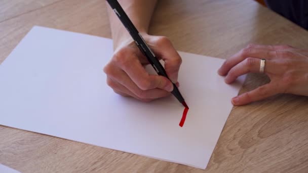 Γυναίκα Κάνει Καλλιγραφία Χειρογράφου Γράμματα Λέξη Τρόπου Ζωής — Αρχείο Βίντεο