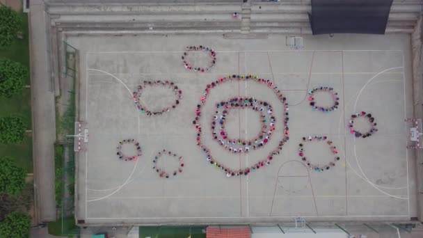 Letecký Pohled Školu Studenty Tančícími Hřišti — Stock video