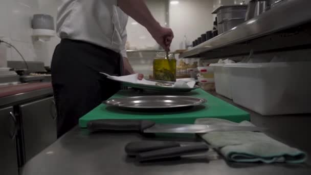 Chef Preparando Prato Alta Cozinha Preparação Alimentos — Vídeo de Stock