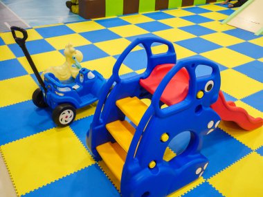 Surabaya, Endonezya - 1 Mayıs 2023: Kaza alışveriş merkezi Surabaya, Endonezya.