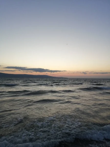 Vista Panorámica Del Mar Contra Cielo Dramático Durante Puesta Del —  Fotos de Stock