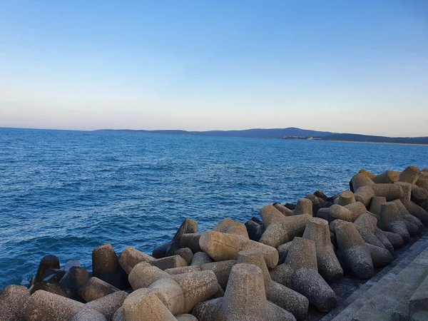 Malerischer Blick Auf Ruhiges Meer Gegen Klaren Himmel Strand Und — Stockfoto