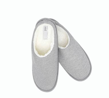 Beyaz arka planda izole edilmiş gri ev terlikleri. Sıcak iç sandalet. Yatak ayakkabısı, aksesuar ayakkabı..